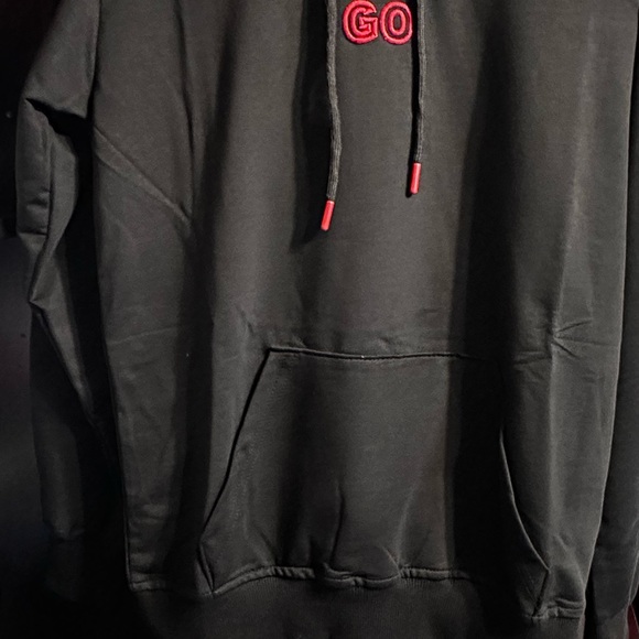 HUGO Black Set with Red Details - Picture 2 of 3